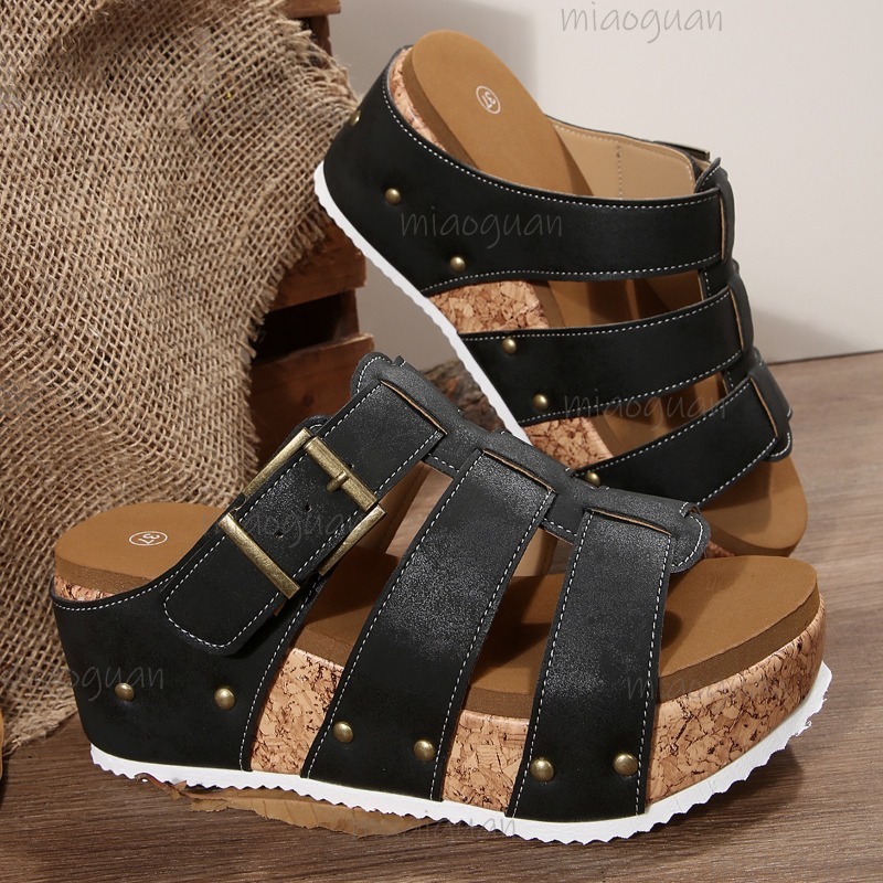 Vintage Outdoor Fashion - รองเท้าส้นเตารีดแบบสวมเปิดนิ้วเท้าประดับหมุด สไตล์วินเทจ สำหรับผู้หญิง เหมาะสำหรับใส่เดินเล่นลำลองในฤดูร้อน